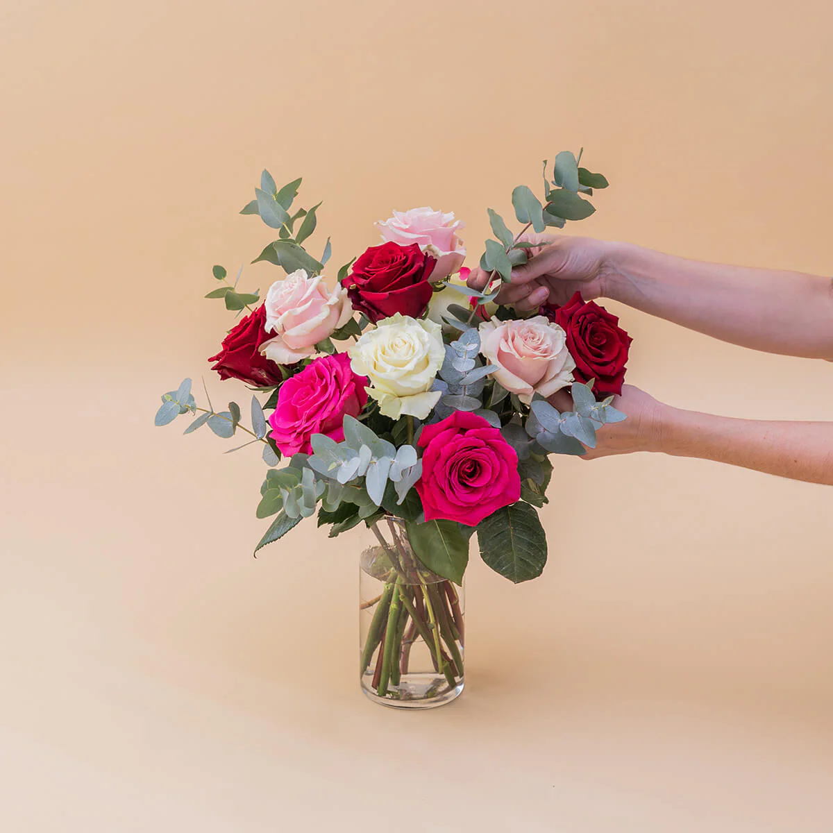 Ramo de Rosas con Chocolate y Envoltorio especial - Image 3